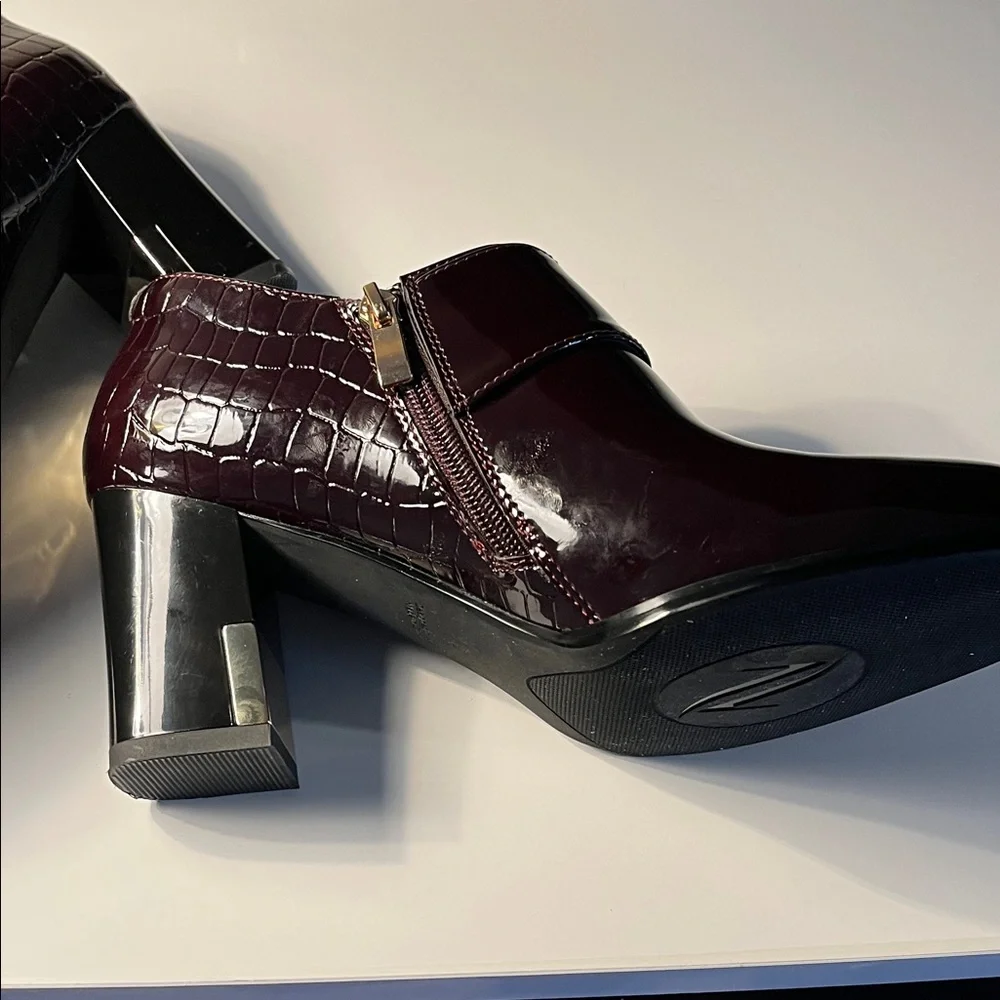 TDD Vogue‎ Elegant Women’s Burgundy Patent Leather Chunky Block Heels. Size 8.5